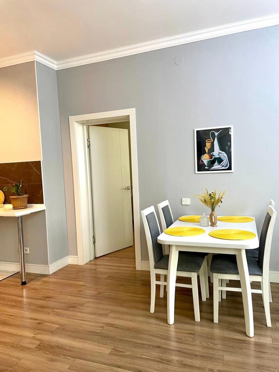 Apartment Braun, 50 метров до трц Mega по розыбакиева Almaty